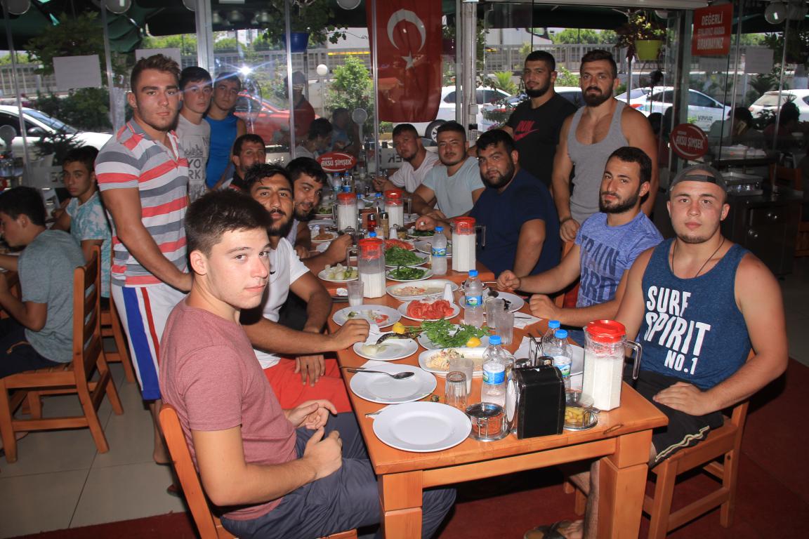 Güreşçiler Kırkpınar öncesi enerji depoladı