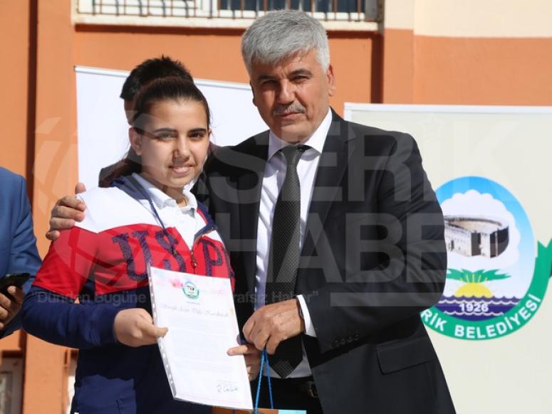 Çalık’tan Öğrencilere Kitap Ve Başarı Mektubu