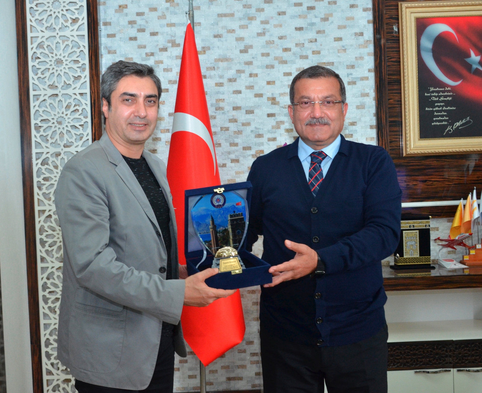 Pana Film Oyuncuları Celal Uzunkaya’yı Makamında Ziyaret Etti