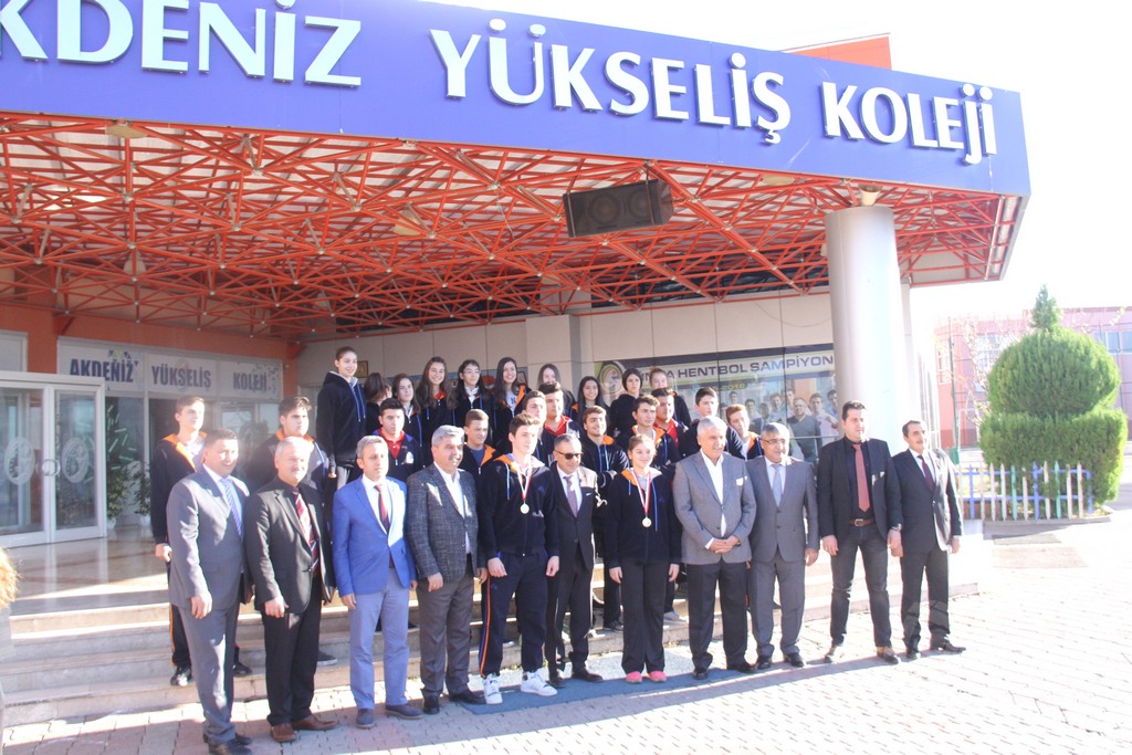 Yükselişli Şampiyonlara Kutlama