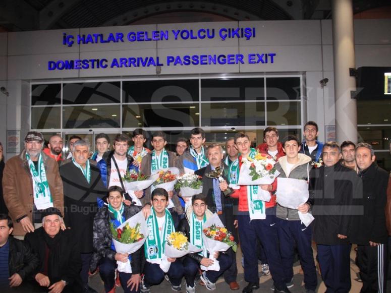 Hentbol Türkiye Şampiyonuna Coşkulu Karşılama