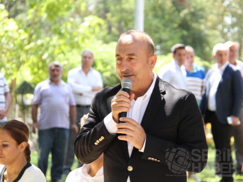Ak Parti Bayramlaşma "Çavuşoğlu, Bayrama leke getiren tek şey hainlerdir."
