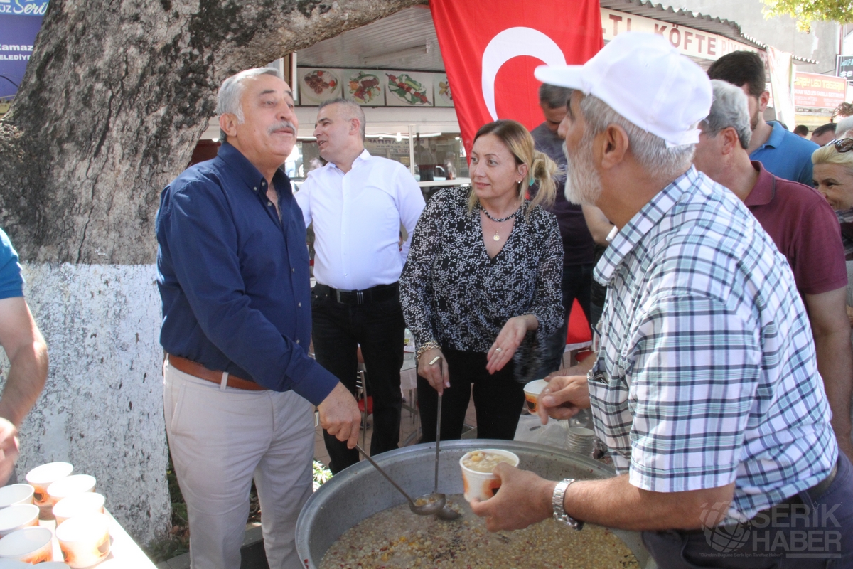 Akşener Destekçileri Muharrem Ayı dolayısıyla aşure dağıttı