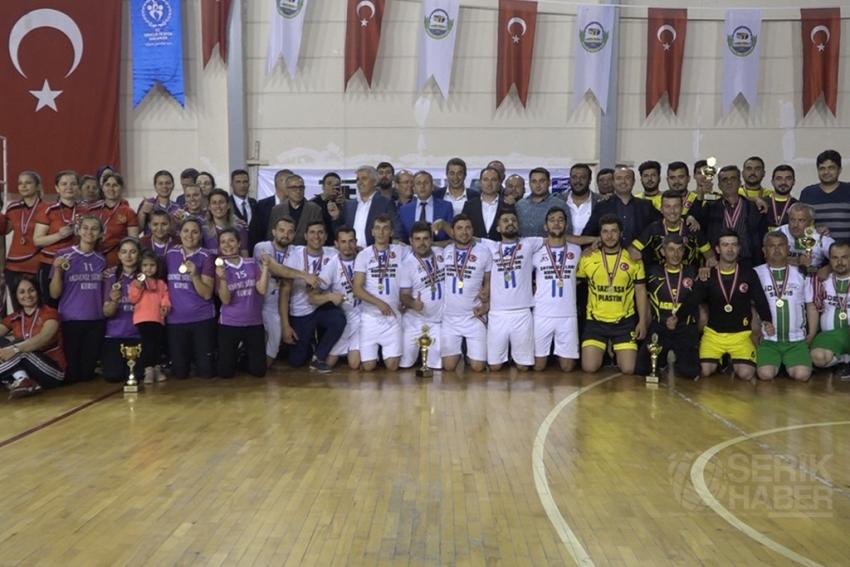 Serik’te Voleybol Turnuvası Nefes Kesti