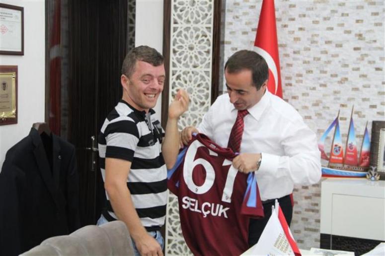 Selçuk’a çok anlamlı hediye